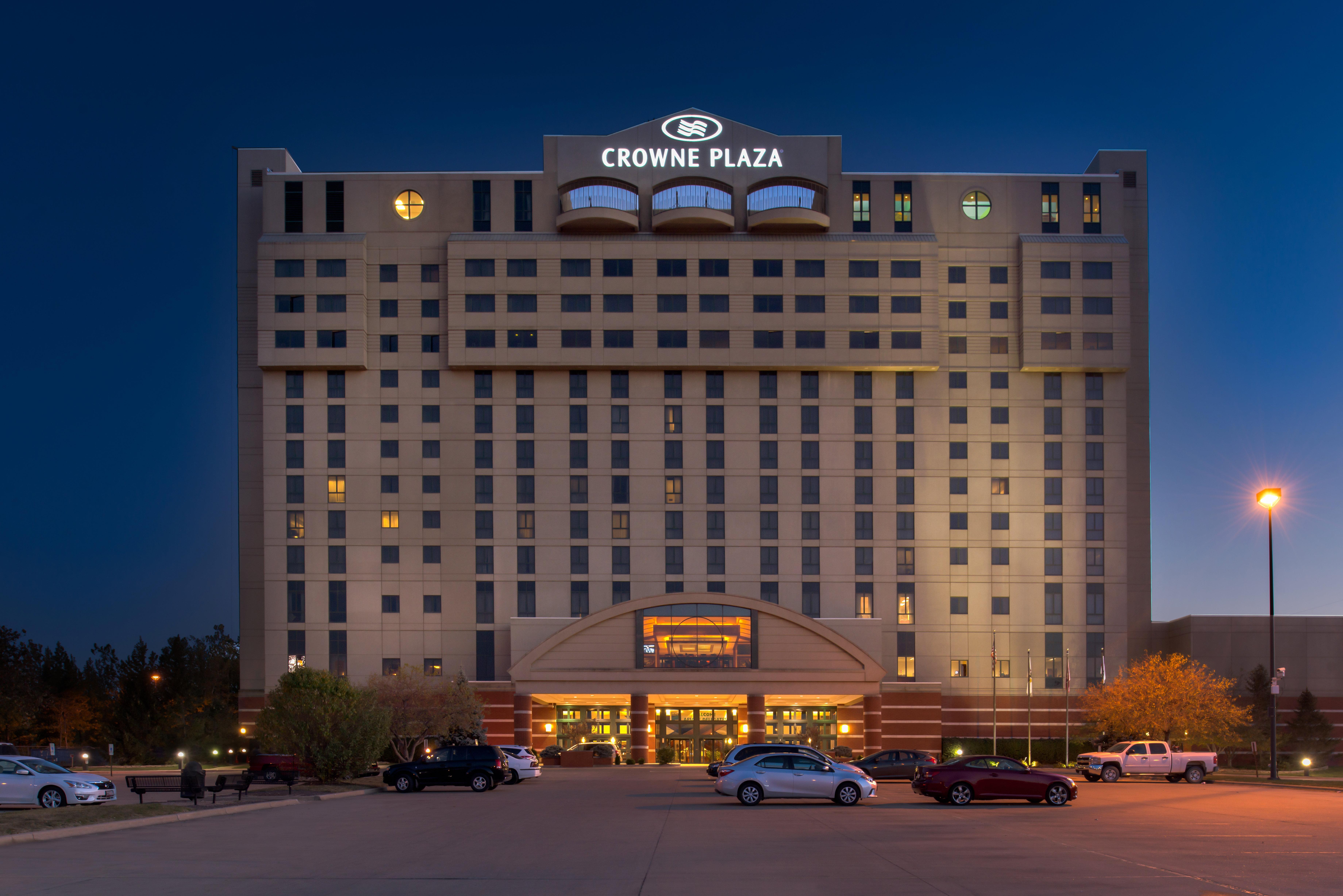 Hotel Crowne Plaza Springfield Convention Center By Ihg Exterior foto