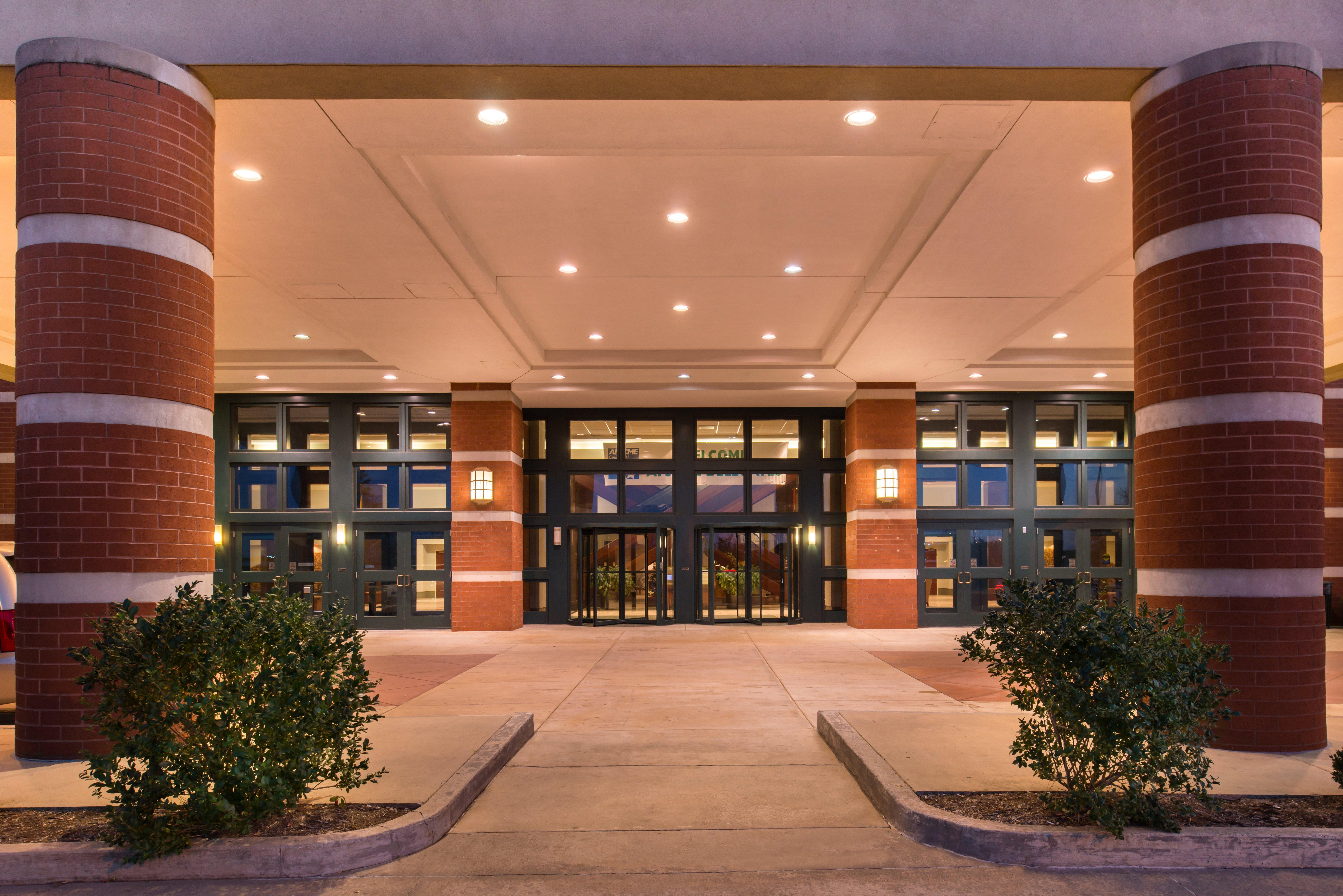 Hotel Crowne Plaza Springfield Convention Center By Ihg Exterior foto